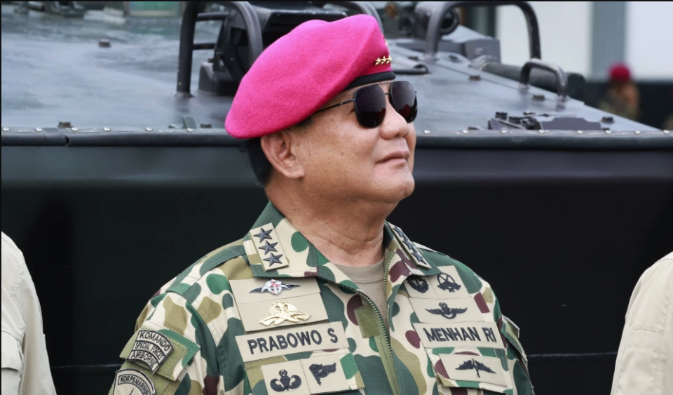 Menhan Prabowo Subianto akan mendapat kenaikan pangkat luar biasa dari Presiden Joko Widodo. Dia akan naik pangkat menjadi Jenderal Kehormatan.FOTO:SS Fajar