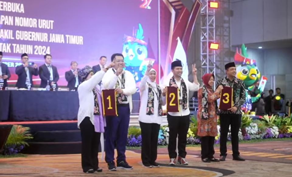 Pilgub Jatim KPU Jatim menggelar pengundian nomor urut Pilgub Jatim 2024.