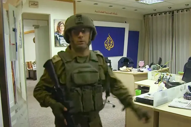 Screenshot-2024-09-22-at-9.41.16 AM-1-1726987919 Tentara Israel menyerbu dan memerintahkan penutupan kantor Al Jazeera di Ramallah (Tangkapan Layar/Al Jazeera)
