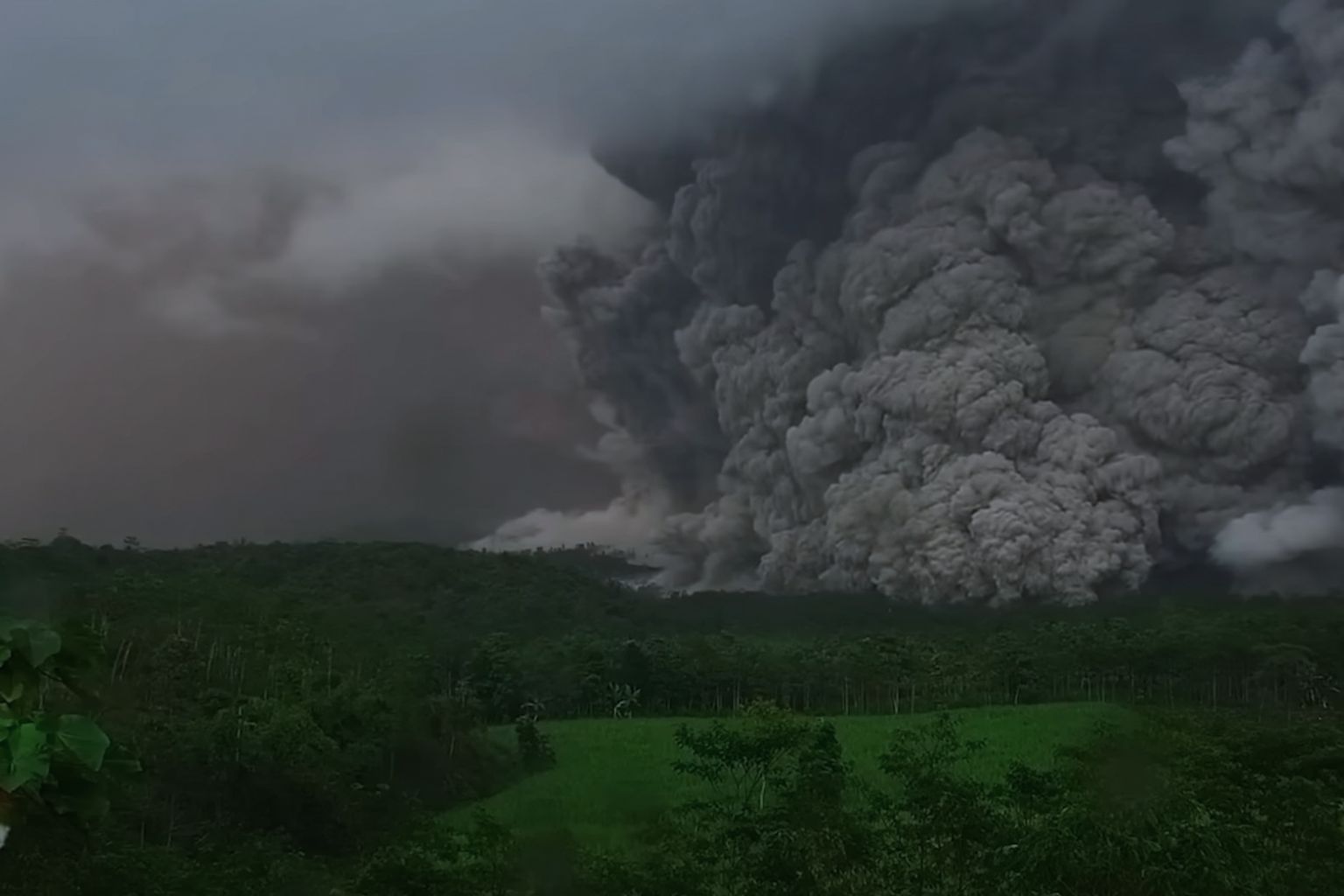20_Semeru Erupsi