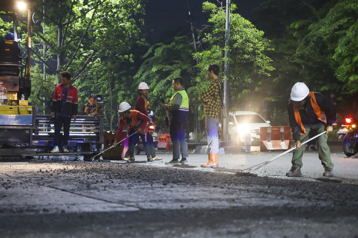 dok. pengaspalan (4) Pemeliharaan jalan di Surabaya