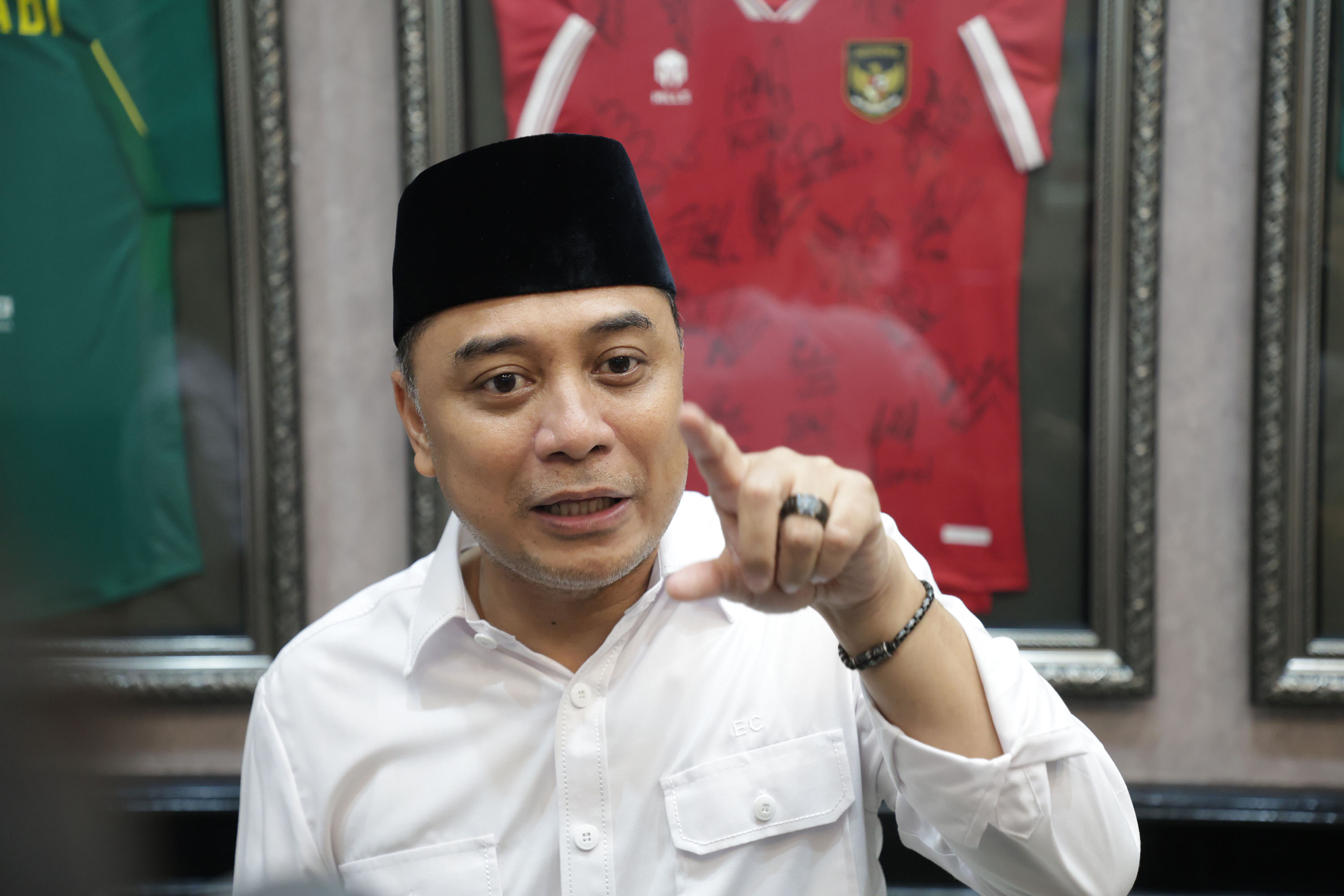 Wali Kota Surabaya Eri Cahyadi (2) (1) Penyaluran zakat
