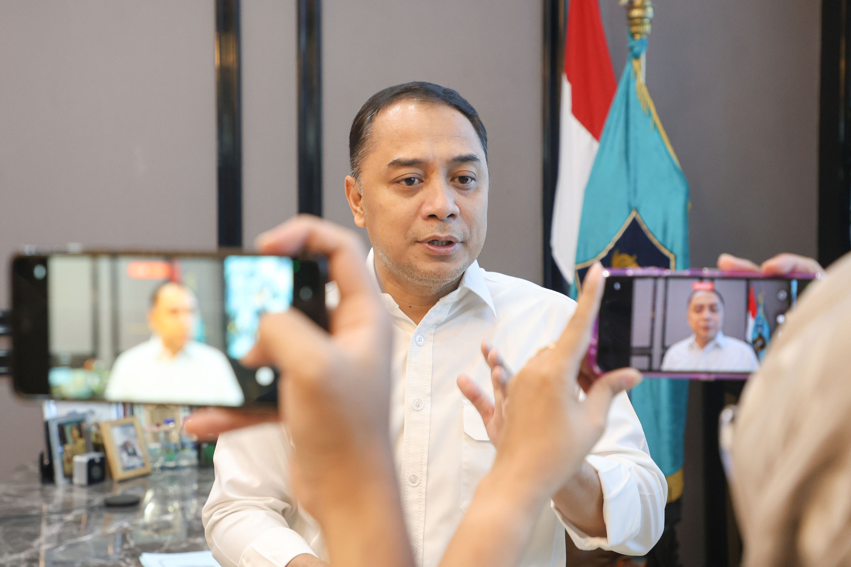 Wali Kota Surabaya Eri Cahyadi Pembatasan Medsos Anak