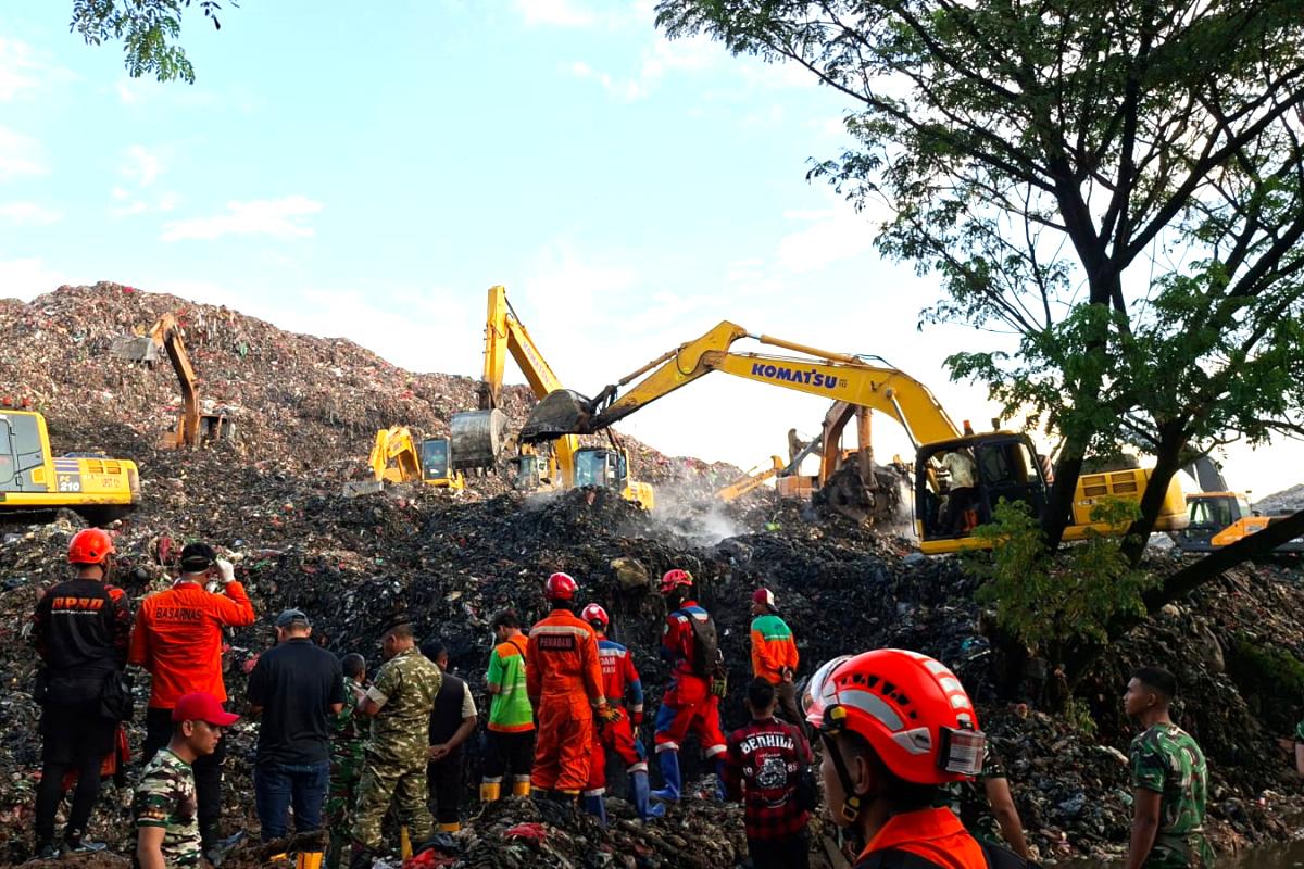 bantar gebang Longsor Sampang