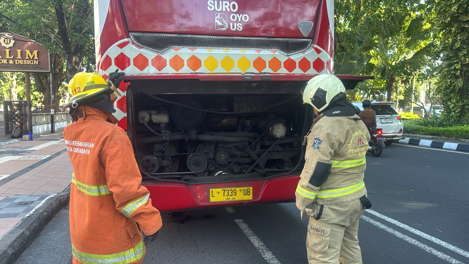 Bus Suroboyo Asap Tebal
