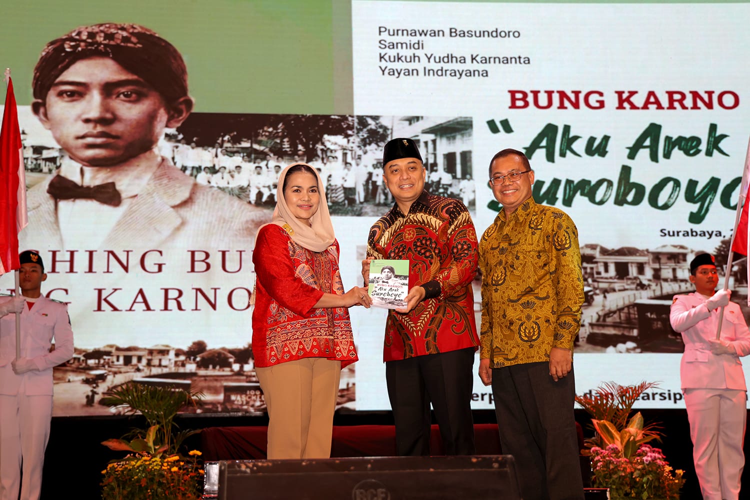 Buku "Bung Karno: Aku Arek Suroboyo".