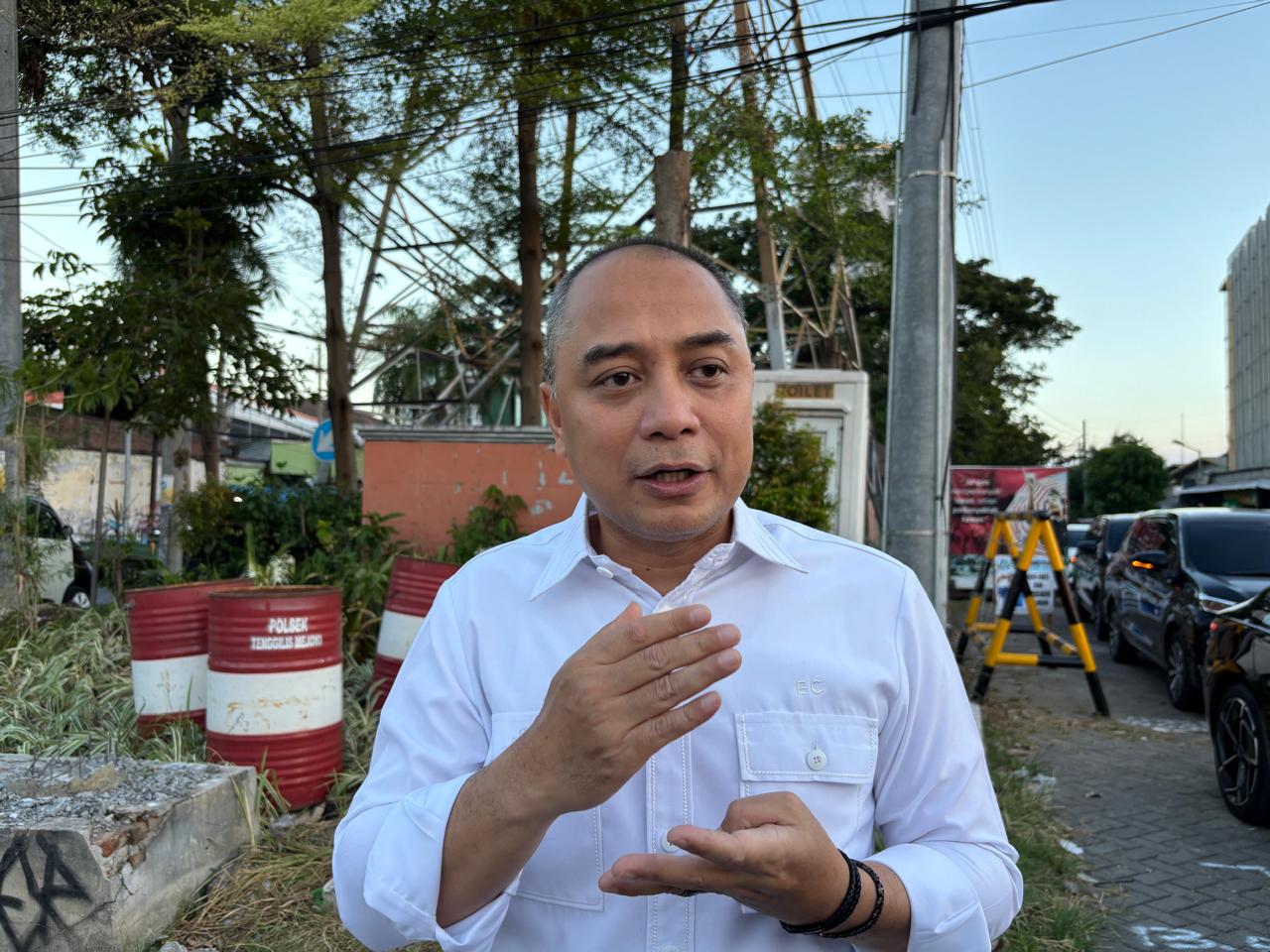 dok. Wali Kota Eri saat sidak proyek saluran (1) Insiden Margorejo