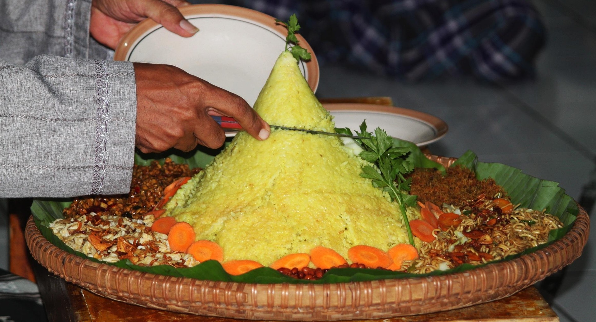 mufidpwt-tumpeng-705589_1920 Makanan Malam Satu Suro