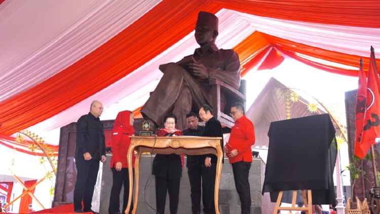pdip-jatim-260615-patung-bk-01 Patung Bung Karno Istana Gebang