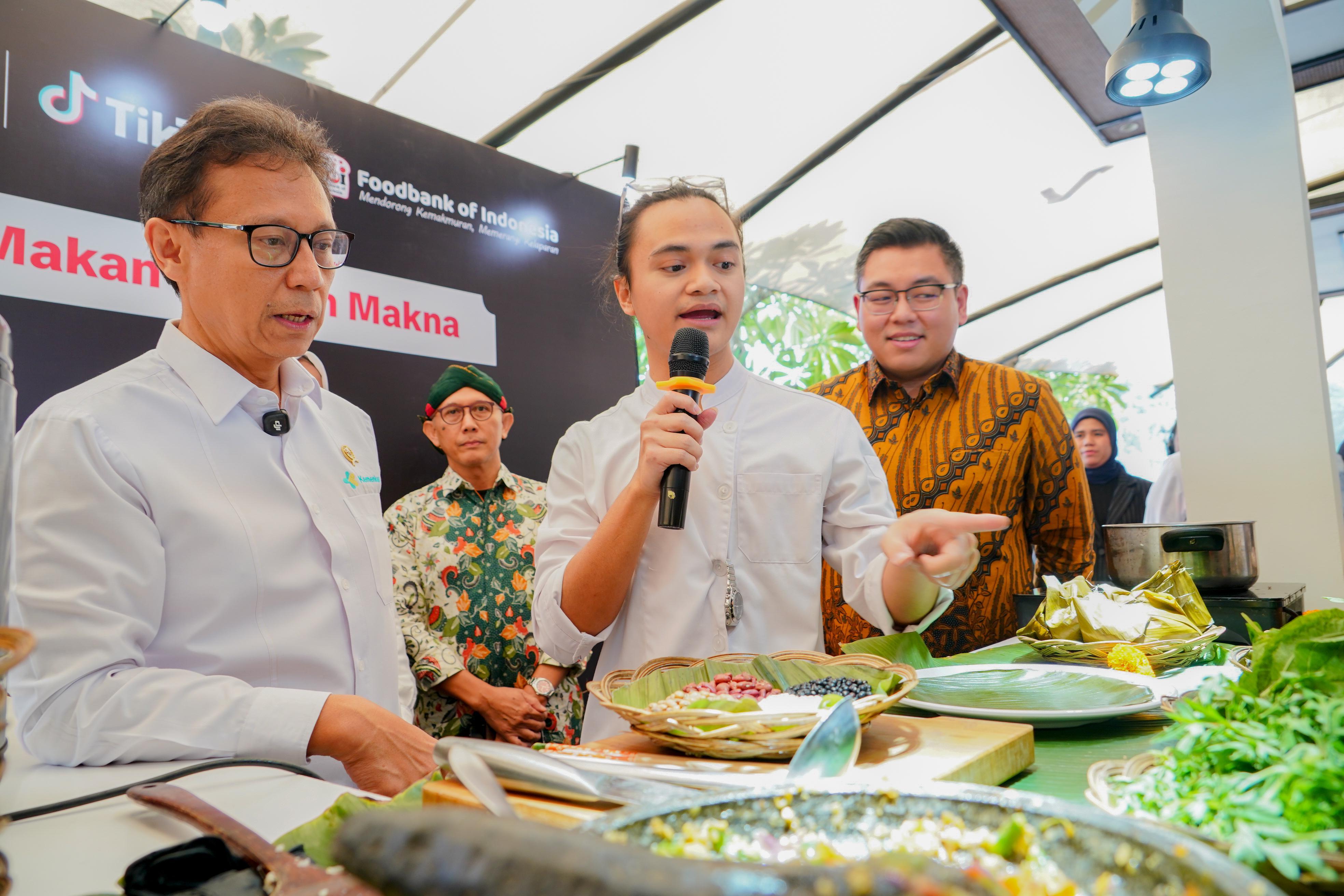 17835949216a4f7fa9db5619.41022017 Gerakan 'Makan dengan Makna'