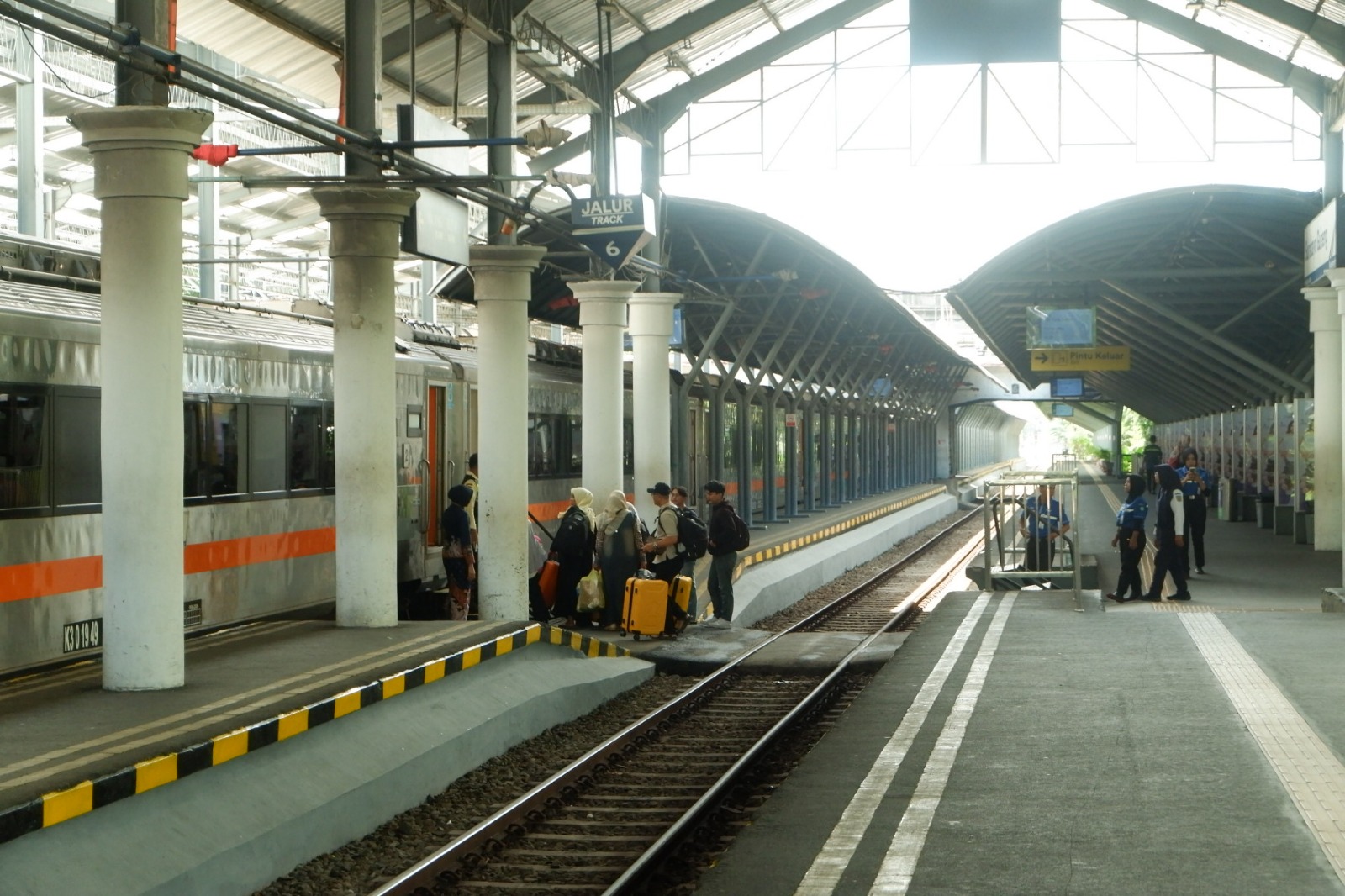 Stasiun terintergrasi dengan KA Commuter