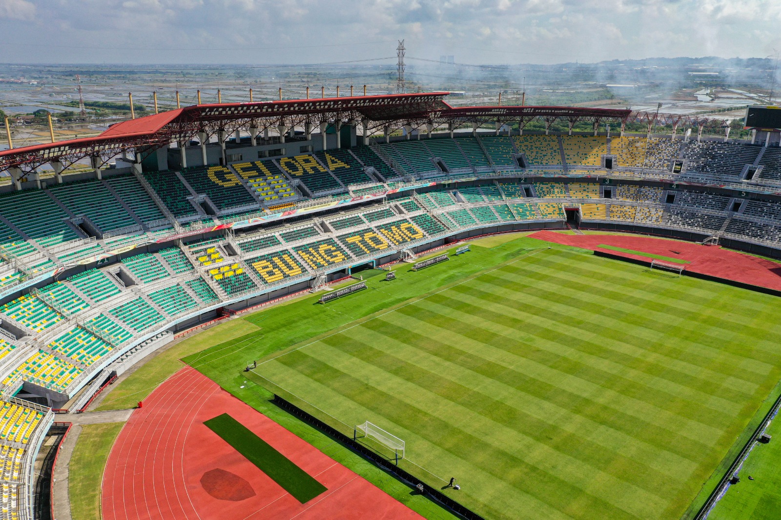 dok. Stadion Gelora Bung Tomo (1) Surabaya Tuan Rumah Piala Presiden