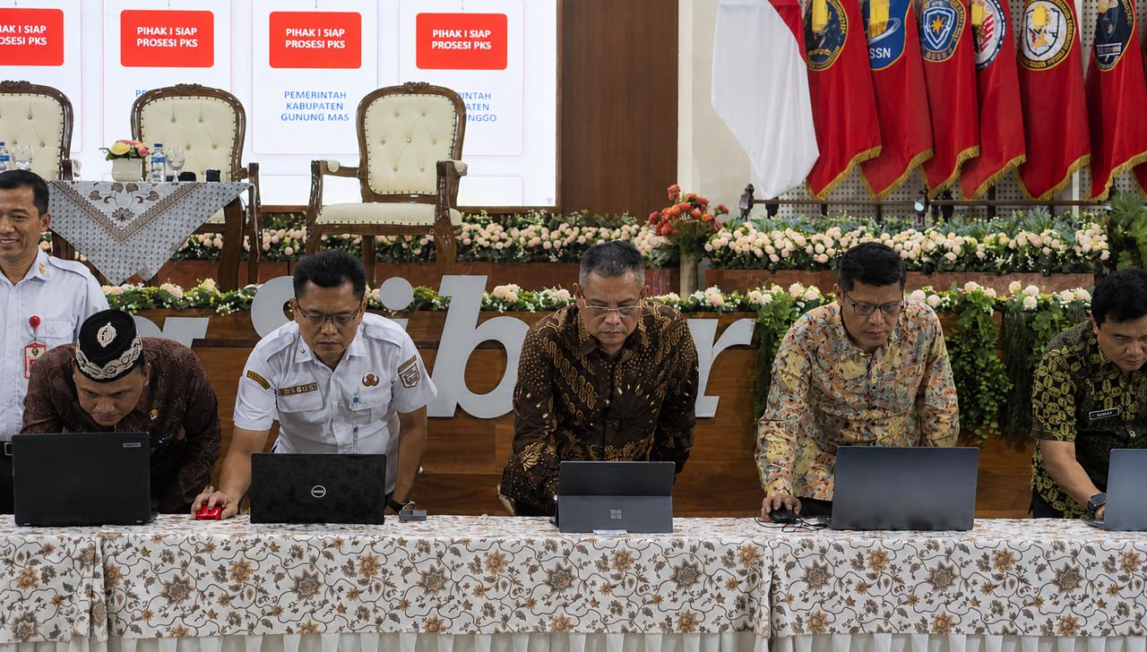 perjanjian kerja sama Pemkot Surabaya dengan BSSN Surabaya Daerah dengan Pemanfaatan Sertifikat Elektronik Tertinggi