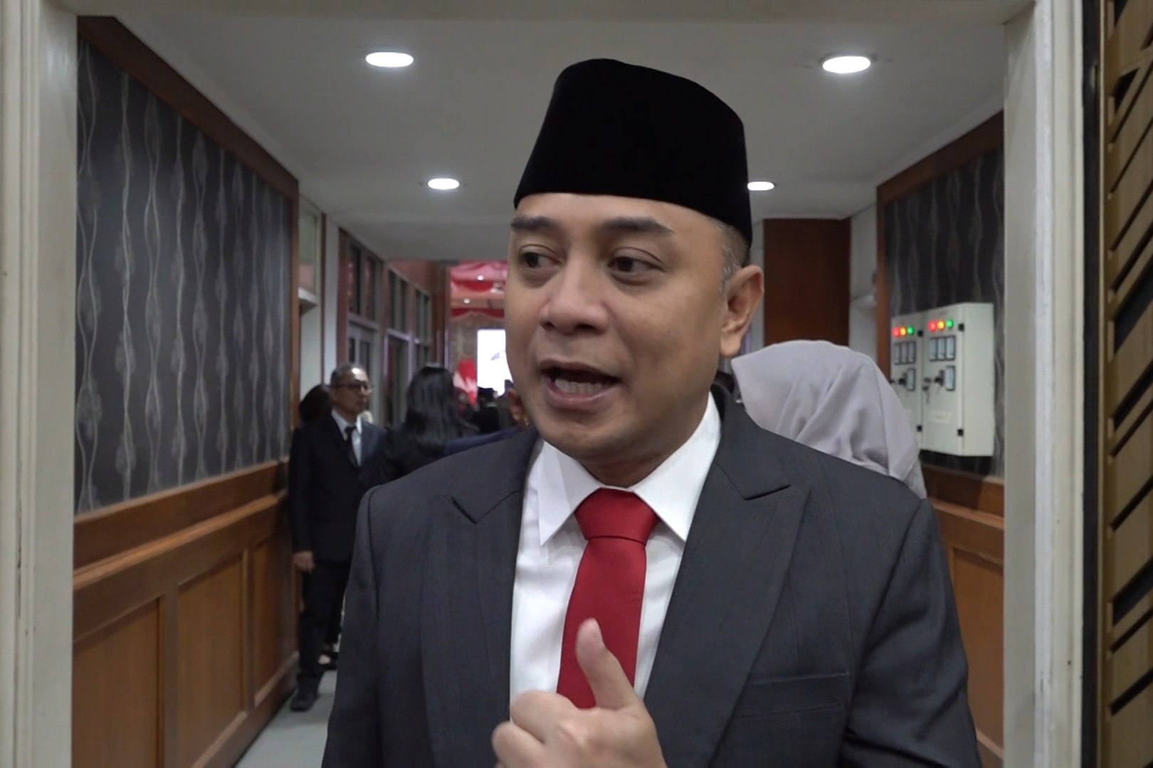 Doorstop Wali Kota Surabaya Eri Cahyadi (1) ASN Surabaya Pilah Sampah