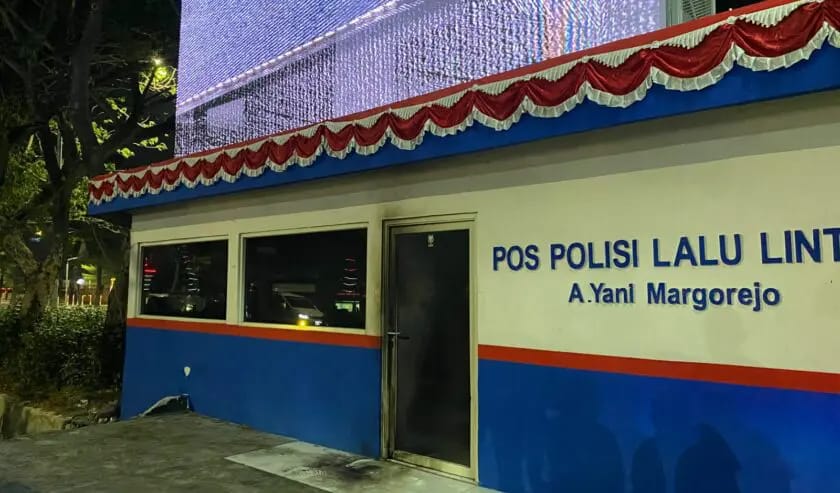 Pos Polisi Dilempar Molotov