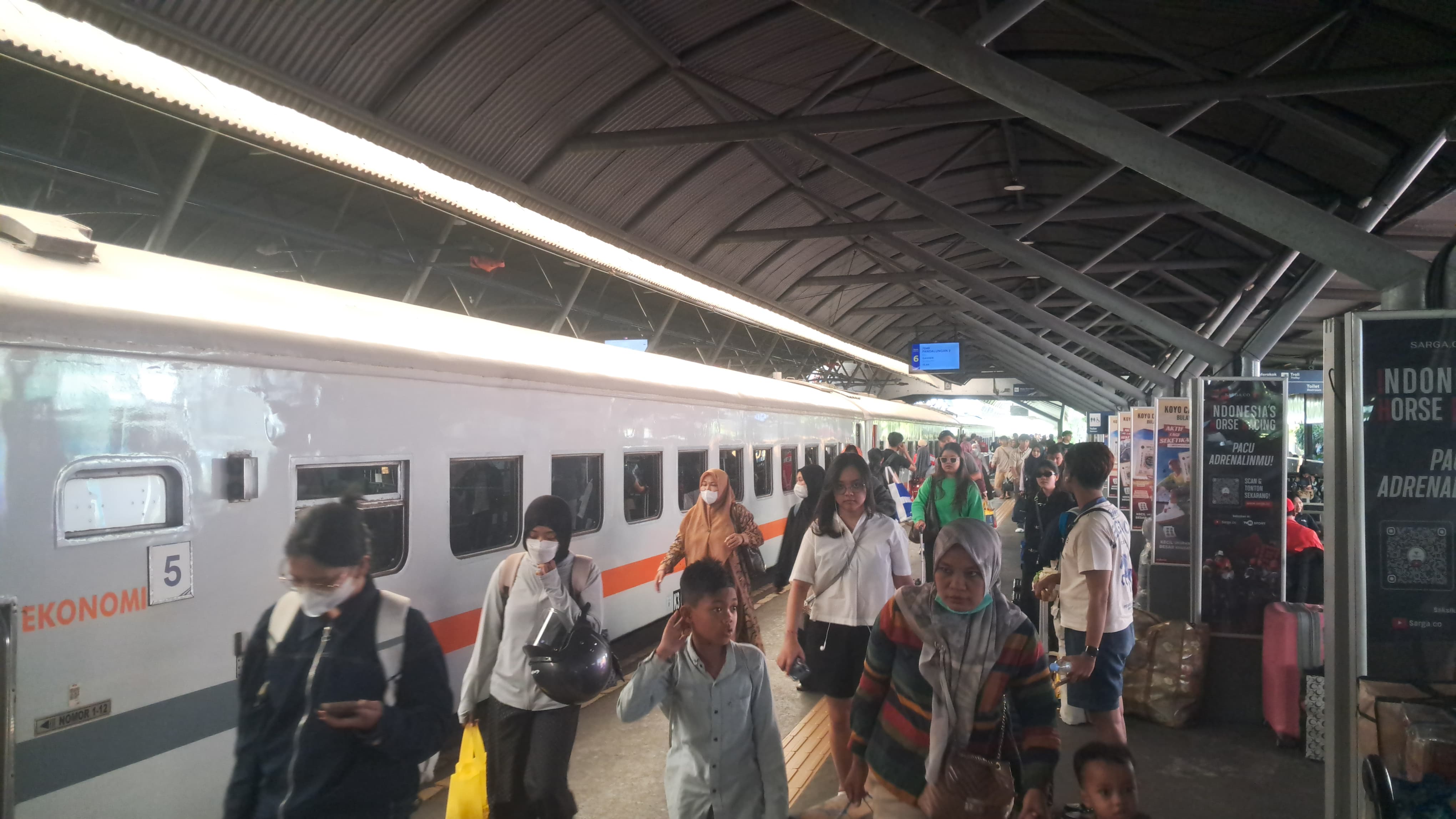 Penumpang KA Libur Maulid Nabi