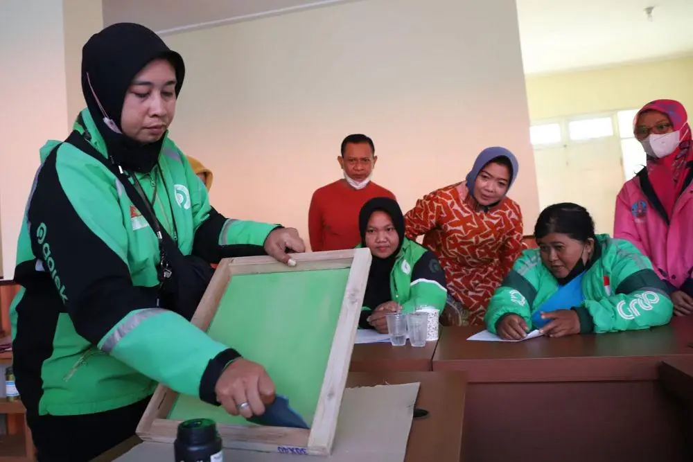 Ojol perempuan di Surabaya
