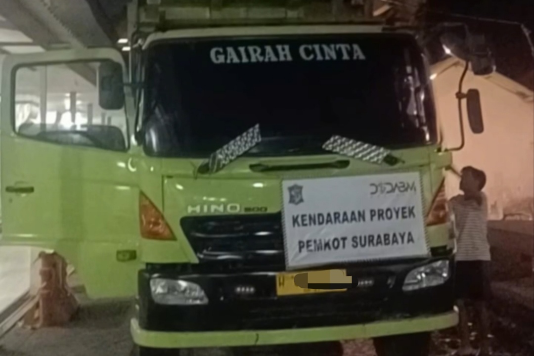 Truk Proyek