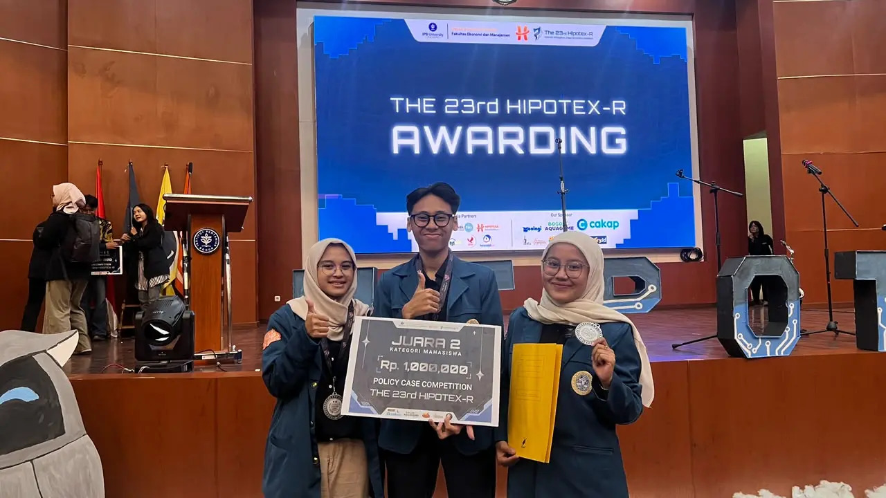 Mahasiswa-UNAIR-Ciptakan-Strategi-Fiskal-Hadapi-Jobless-Growth-di-Era-AI Mahasiswa Unair