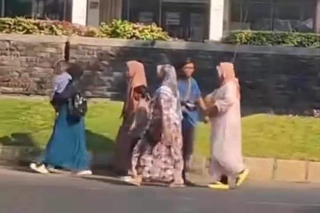 Peziarah Ampel