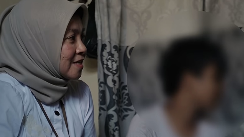 Anak di Surabaya Diajak Ibunya ngamen