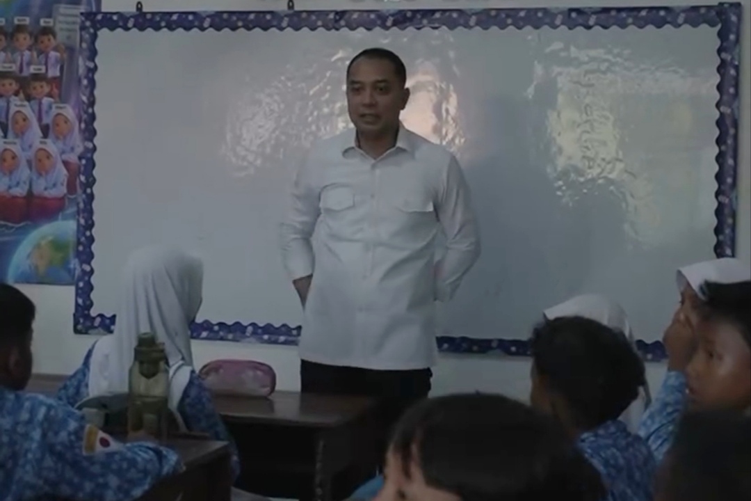 Siswa Belajar Lesehan
